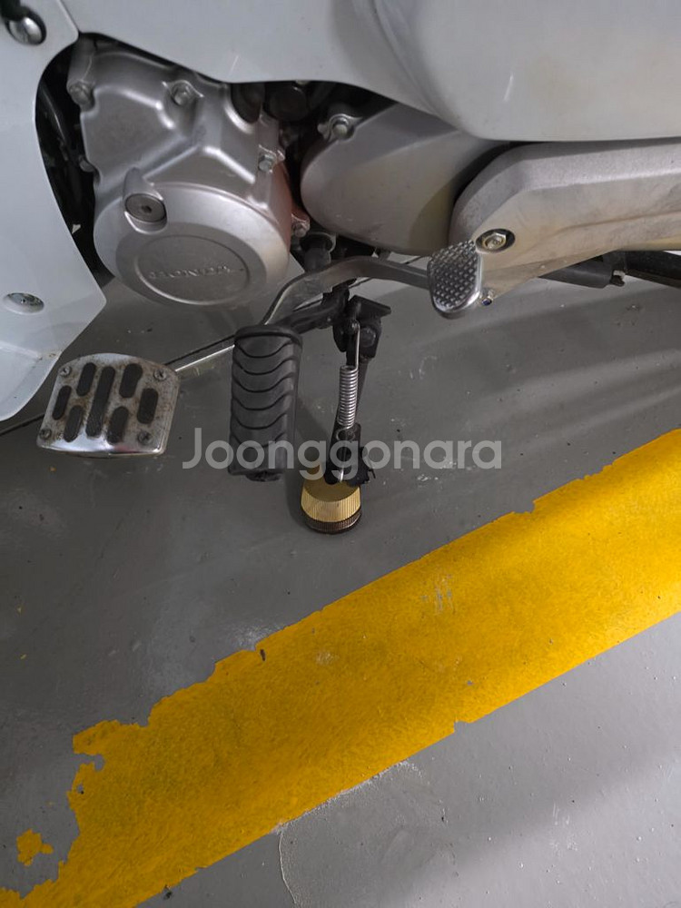 혼다 슈퍼커브 화이트 오토바이 배달통 장착 2023년식--3