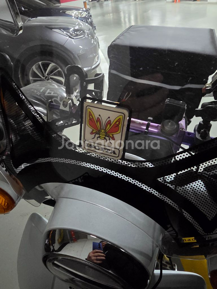 혼다 슈퍼커브 화이트 오토바이 배달통 장착 2023년식--6