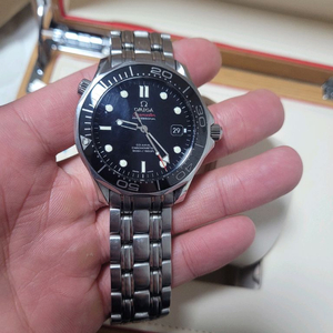 구형 오메가 씨마스터 300 이미지