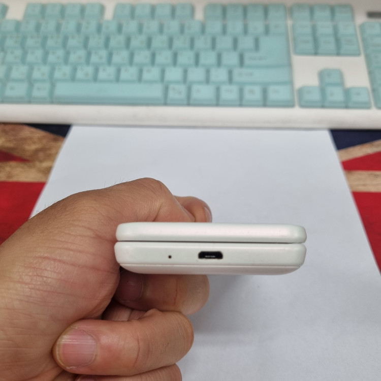 .갤럭시 폴더2 화이트 KT 무잔상 중고폰 부모님폰 자녀폰 공부폰 학생폰 효도폰 203907 이미지