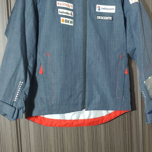 데상트 주니어 스위스팀 스키복 상의 150