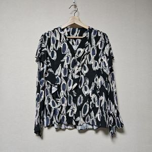 한섬 래트바이티 LATT 패턴 러플 블라우스 55사이즈