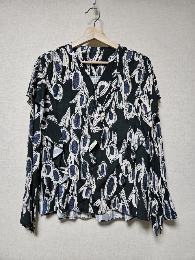 한섬 래트바이티 LATT 패턴 러플 블라우스 55사이즈--1