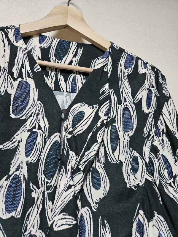 한섬 래트바이티 LATT 패턴 러플 블라우스 55사이즈--3