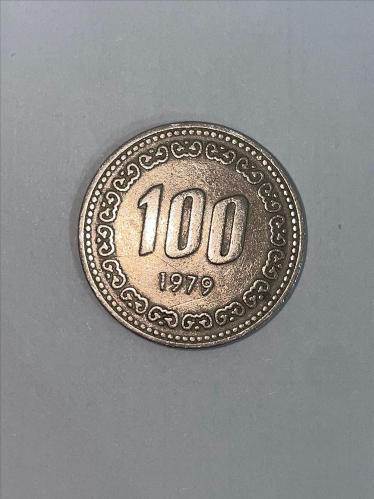 1979년 100원동전, 에러동전(한쪽 눈이 없음),가격제안 받음. 이미지