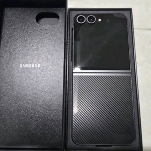 갤럭시 플립6 자급제 256GB 크래프티드 블랙(한정판 색상) 박스풀셋 팝니다