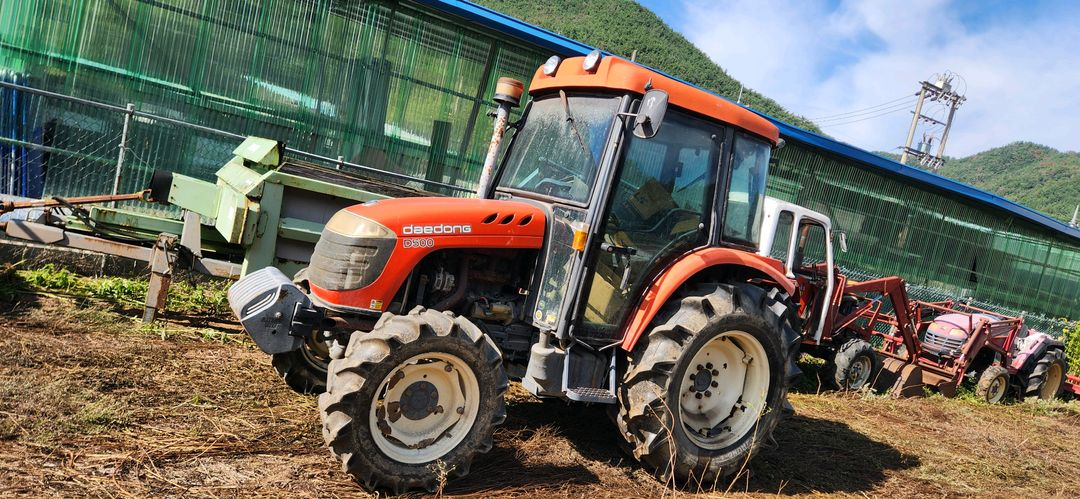 대동 D500 트랙터 트랙트 본기만 배선부분적으로탔음 수리용으로--0