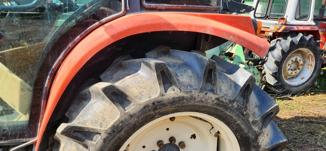 대동 D500 트랙터 트랙트 본기만 배선부분적으로탔음 수리용으로--2