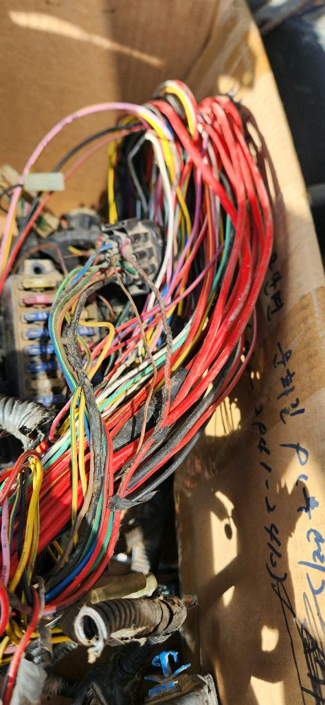 대동 D500 트랙터 트랙트 본기만 배선부분적으로탔음 수리용으로--5