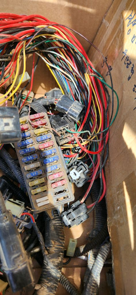 대동 D500 트랙터 트랙트 본기만 배선부분적으로탔음 수리용으로--6