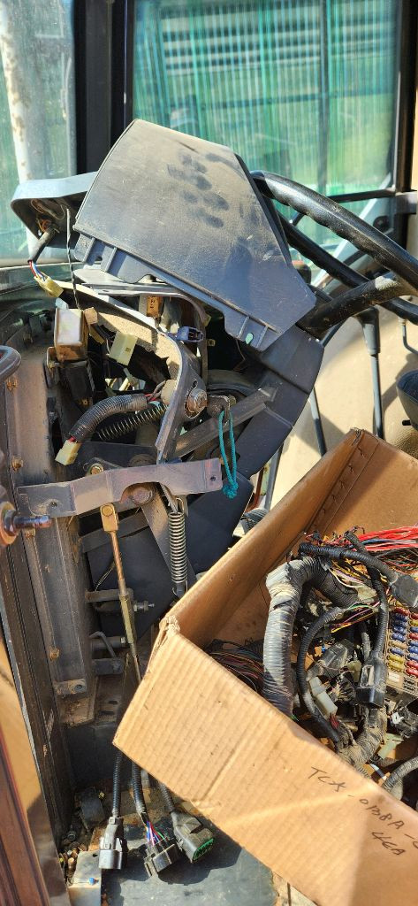 대동 D500 트랙터 트랙트 본기만 배선부분적으로탔음 수리용으로--7