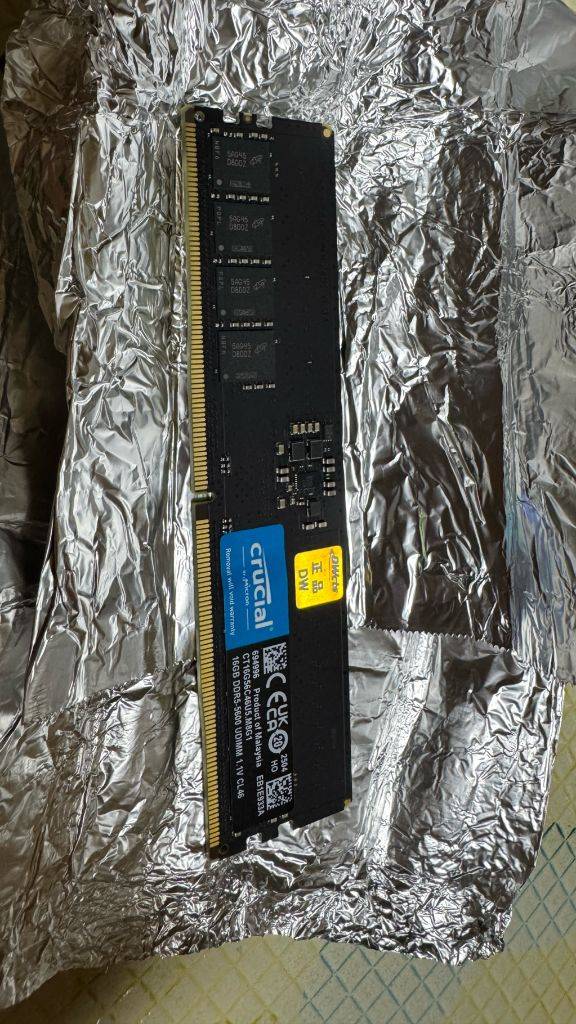 마이크론 DDR5 16GB 메모리 이미지