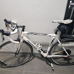 리들리 오리온 풀카본 105급 입문용 로드 자전거 이미지