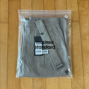 무탠다드 세미 벌룬 벨티드 치노팬츠 더스티베이지 28 (무신사 스탠다드)