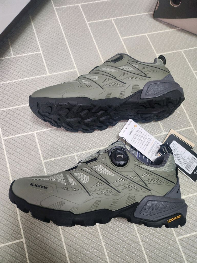 블랙야크 트레킹화 새거팝니다.--2