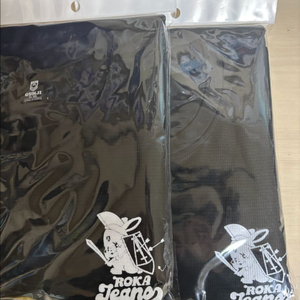 뉴진스 로카티 블랙 티셔츠 XL 105(새제품)