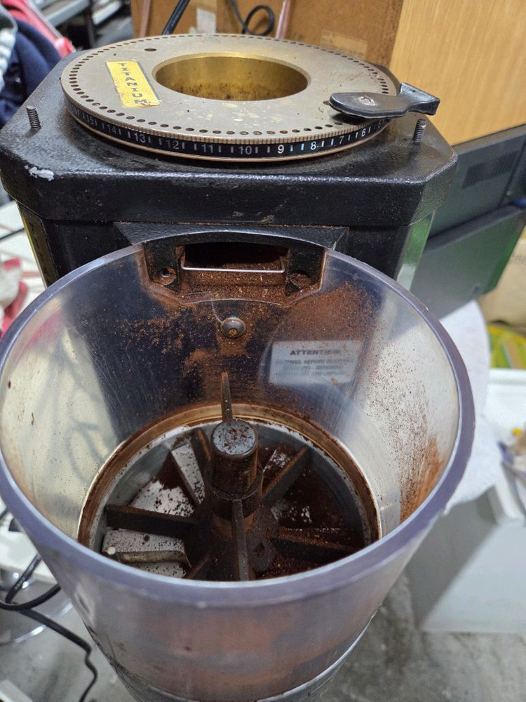 티타늄 커피 그라인더 이미지