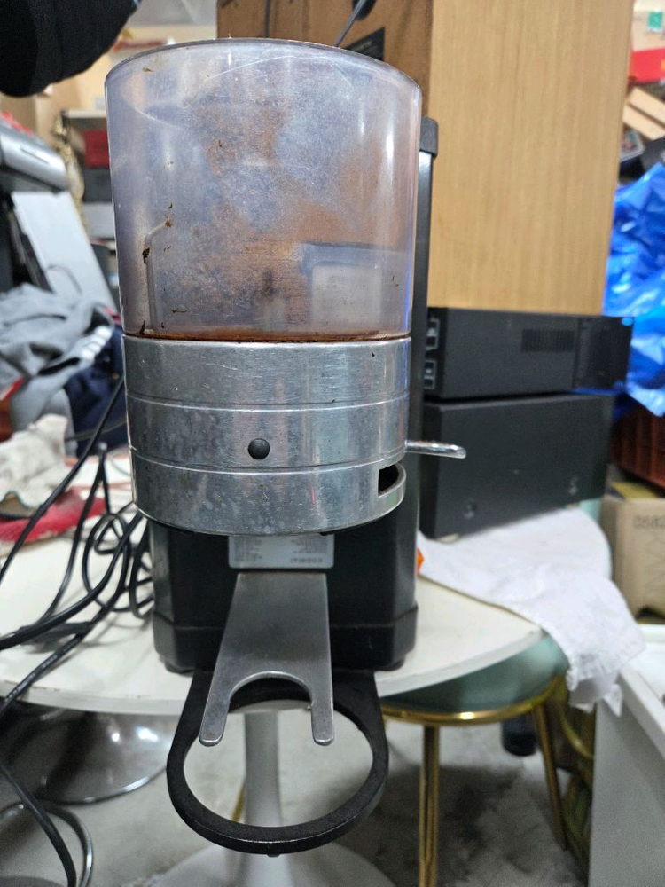 티타늄 커피 그라인더 이미지