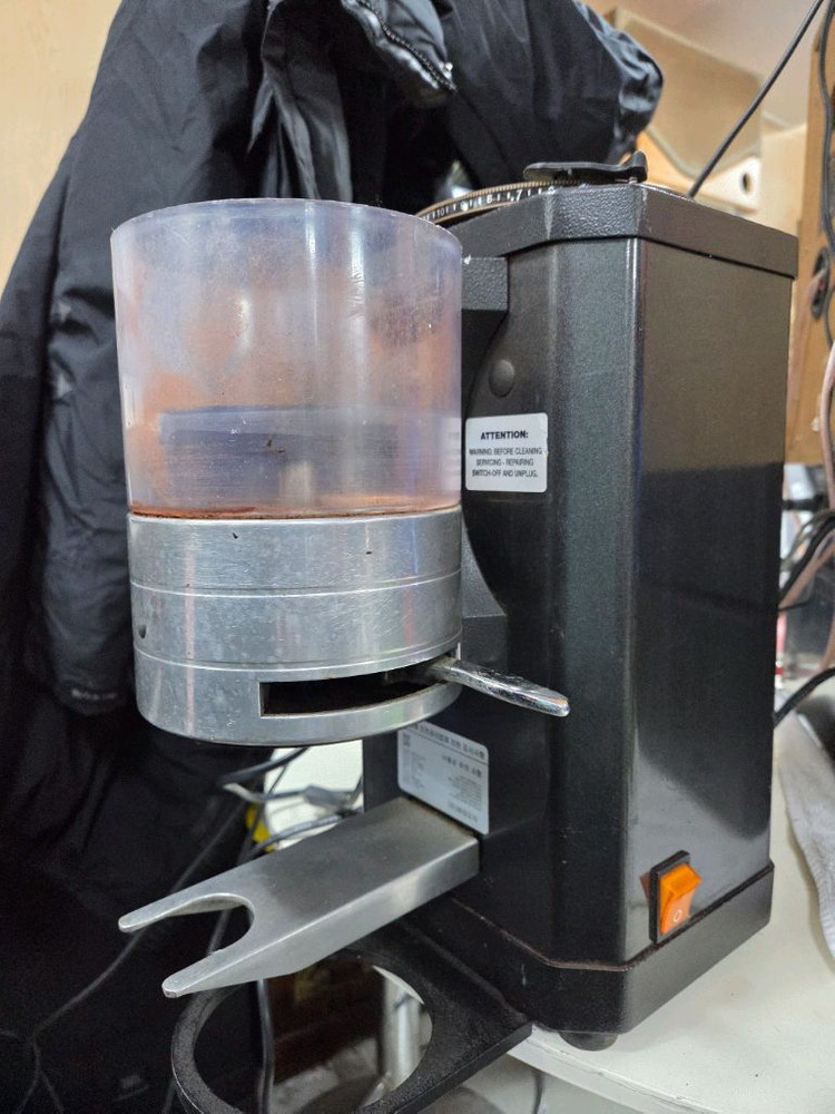 티타늄 커피 그라인더 이미지