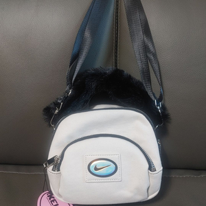 새상품/나이키 퓨추라 365 퍼 마카롱 미니백팩 (가방)