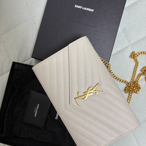 입생로랑 그랑 드 뿌드르 모노그램 체인지갑 체인가방 이미지