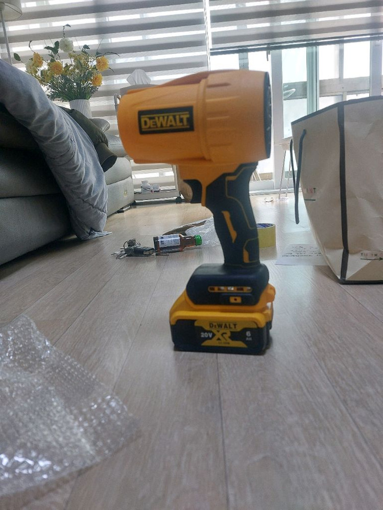 엄청난 파워 디월트 호환 송풍기 배터리1개 포함 이미지