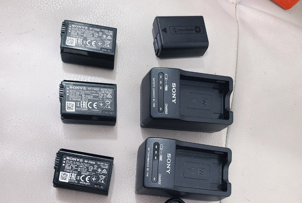 소니 정품 A6400 Rx1r3 배터리 충전기 소니 정품 FW50 NP E10 더미배터리--1