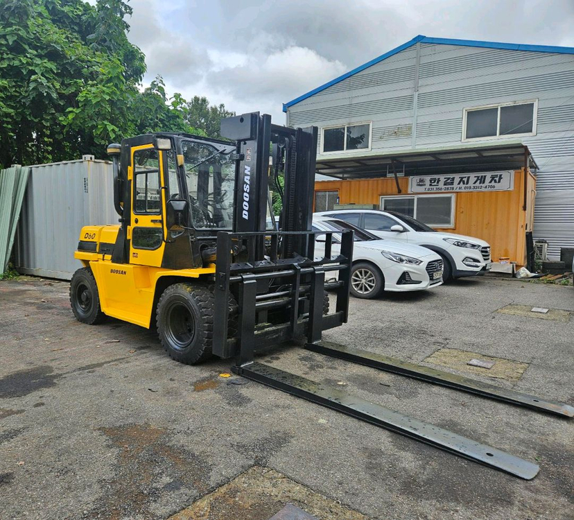 중고지게차 두산 D60S 디젤 6톤 지게차 (캐빈, 편개식자동발, 덧발)--3