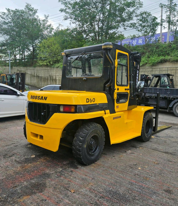 중고지게차 두산 D60S 디젤 6톤 지게차 (캐빈, 편개식자동발, 덧발)--5
