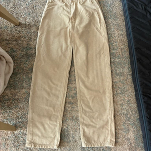 아모멘트 베이지 스트레이트 팬츠