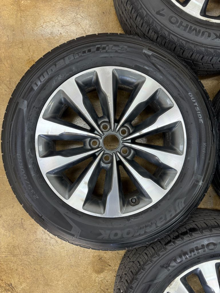 올뉴카니발 18인치 순정휠타이어 팝니다 이미지