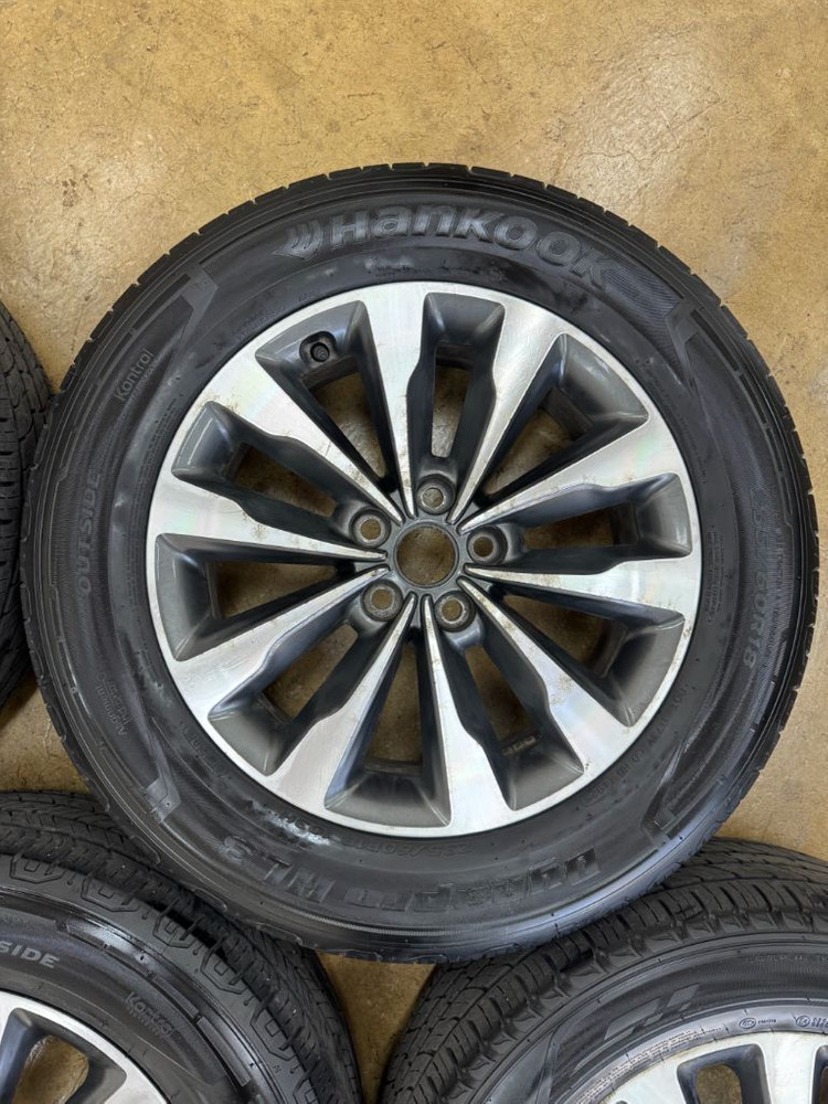 올뉴카니발 18인치 순정휠타이어 팝니다 이미지