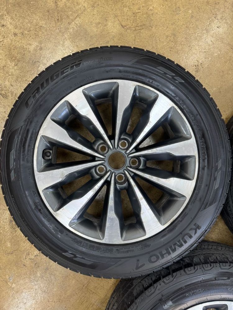 올뉴카니발 18인치 순정휠타이어 팝니다 이미지