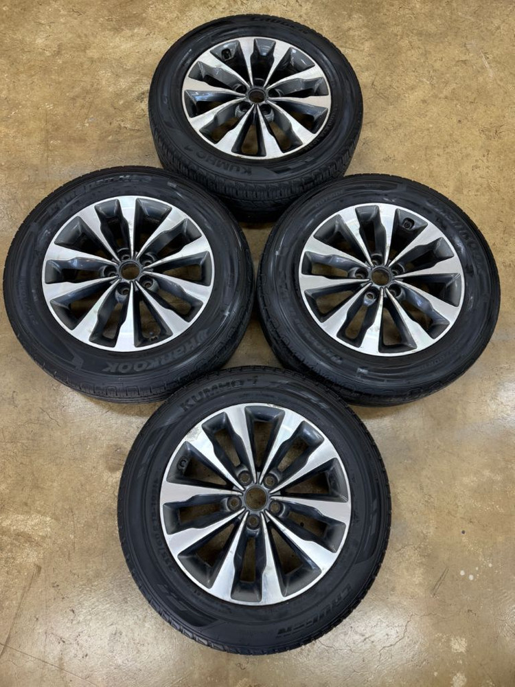 올뉴카니발 18인치 순정휠타이어 팝니다 이미지