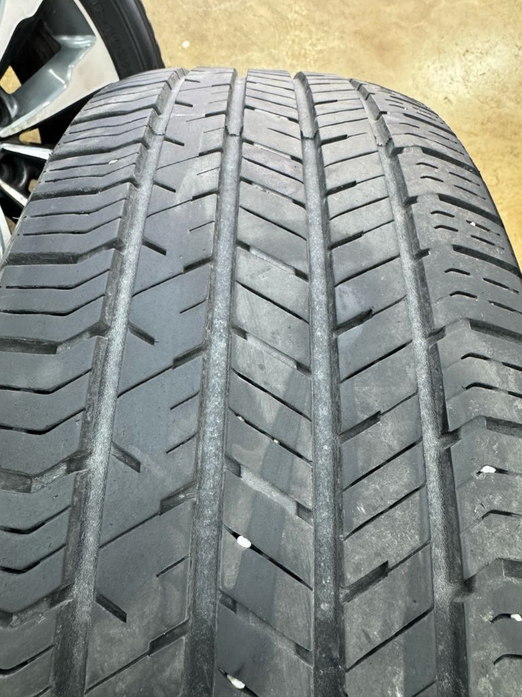 올뉴카니발 18인치 순정휠타이어 팝니다 이미지