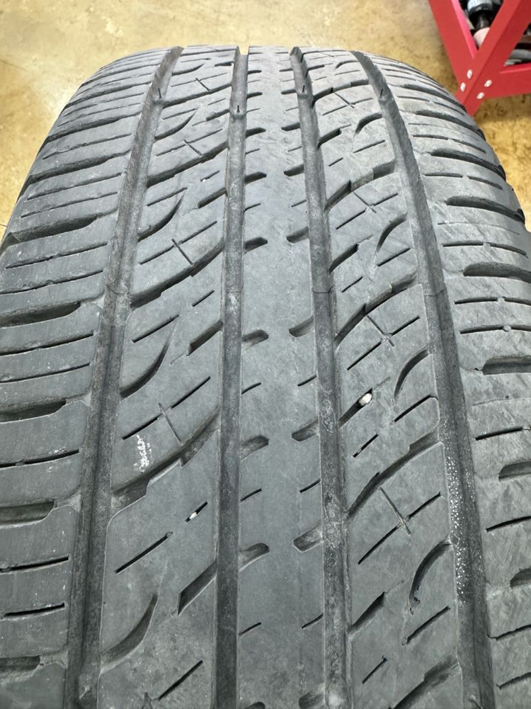 올뉴카니발 18인치 순정휠타이어 팝니다 이미지