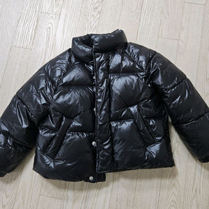 스파오키즈 글로시 블랙 푸퍼 패딩 120