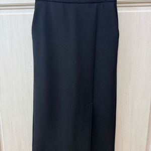 DKNY 백 밴딩 스커트 블랙 55사이즈