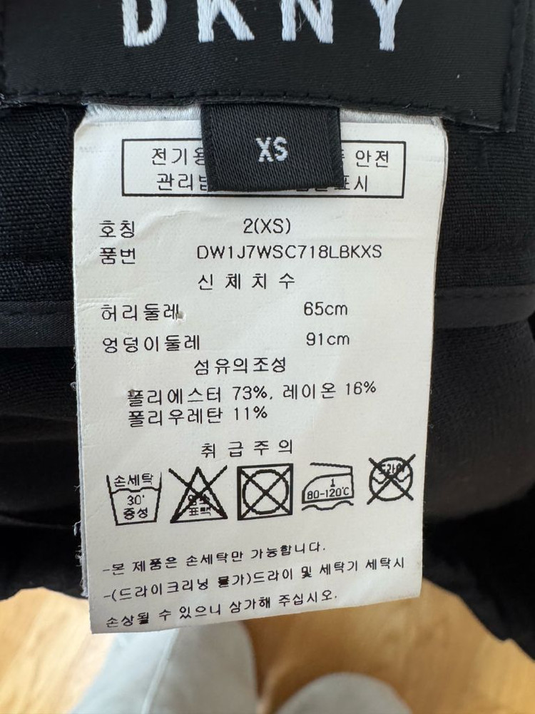 DKNY 백 밴딩 스커트 블랙 55사이즈--3