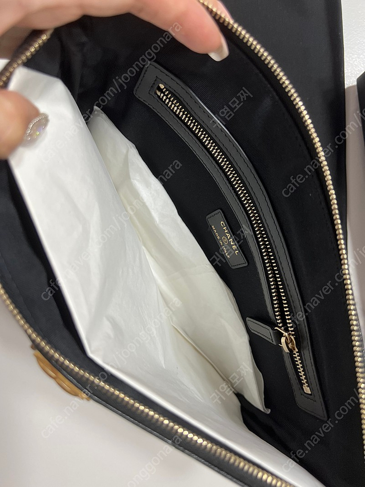 샤넬 보이 클러치 금장 뉴미듐 26번대--2