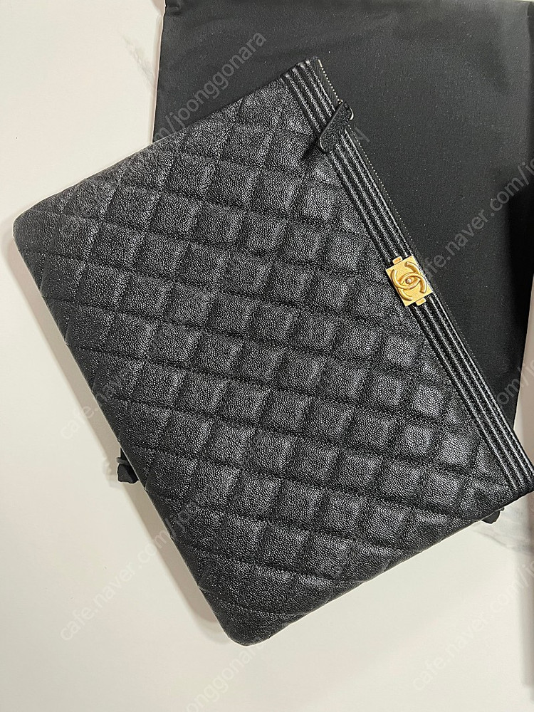 샤넬 보이 클러치 금장 뉴미듐 26번대--3