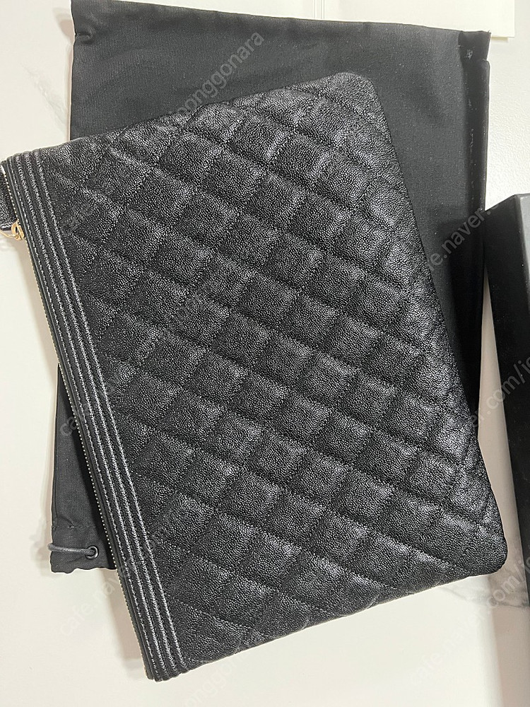 샤넬 보이 클러치 금장 뉴미듐 26번대--4