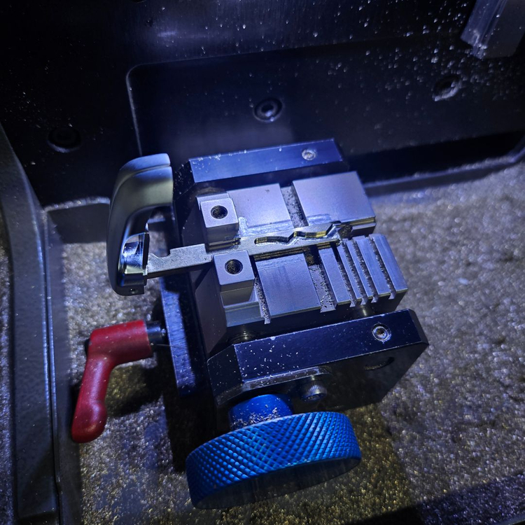 BMW 118d 17년식 차키 분실 후 추가 복사 제작, 인천 연수구 출장으로 빠르게 해결 이미지