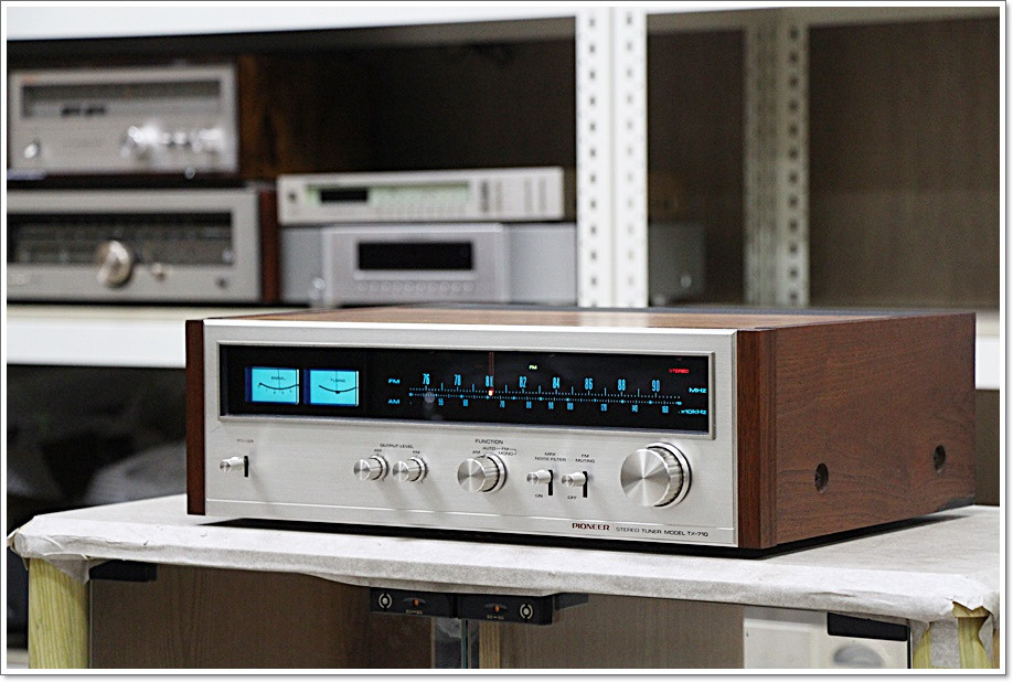 파이오니아(일본) A급 블루턴형 아날로그 튜너 TX-710(우드형) 이미지