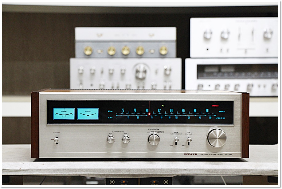 파이오니아(일본) A급 블루턴형 아날로그 튜너 TX-710(우드형) 이미지