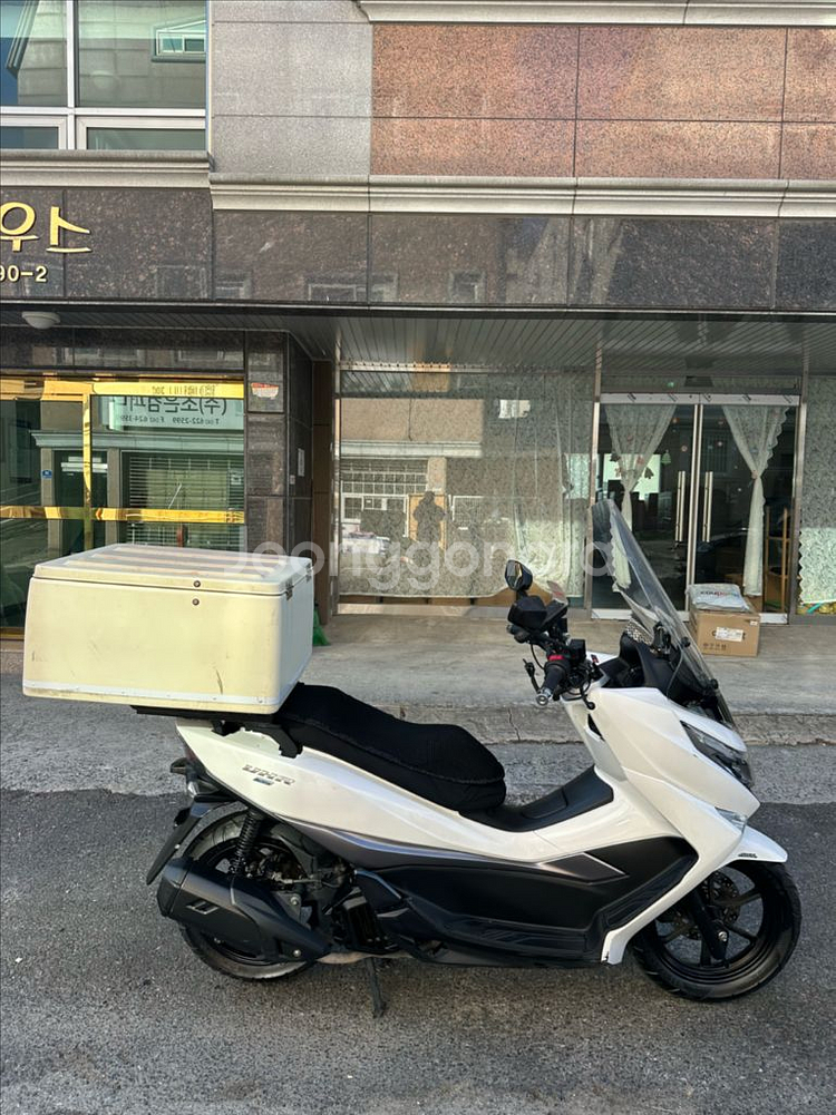 23년식 uhr125 ABS모델 오토바이 팝매합니다--3