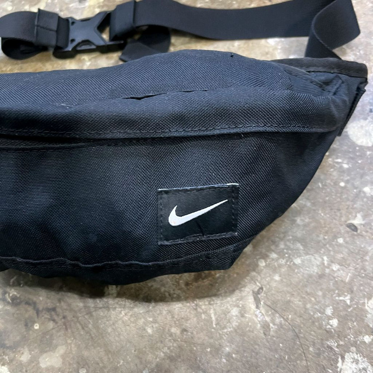 나이키 힙색 웨이스트백 가방 크로스백 이미지