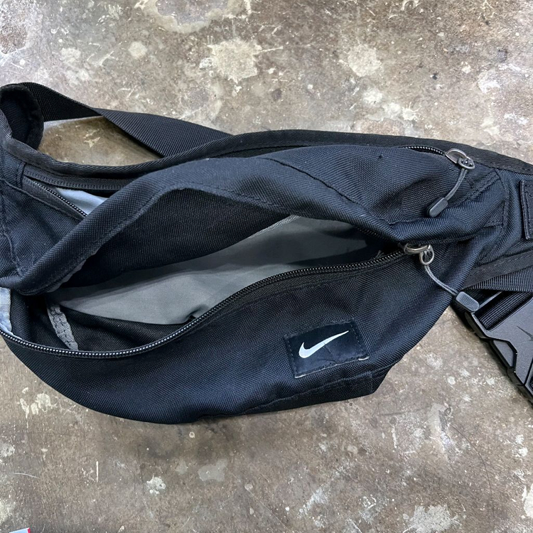 나이키 힙색 웨이스트백 가방 크로스백 이미지