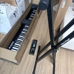 alesis 알레시스 q88 마스터 키보드 + 서스테인페달 + 스탠드 + 보면대