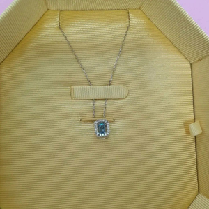 스와로브스키 밀레니아 옥타곤 블루 로듐 목걸이